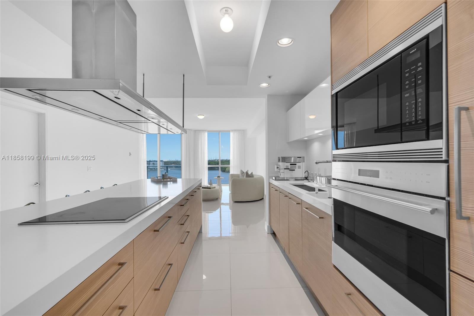 17111 BISCAYNE BL Unit: 506-S