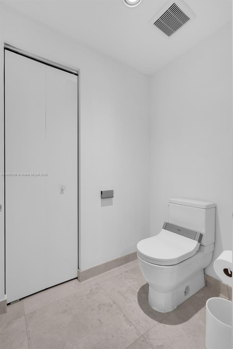 17111 BISCAYNE BL Unit: 506-S