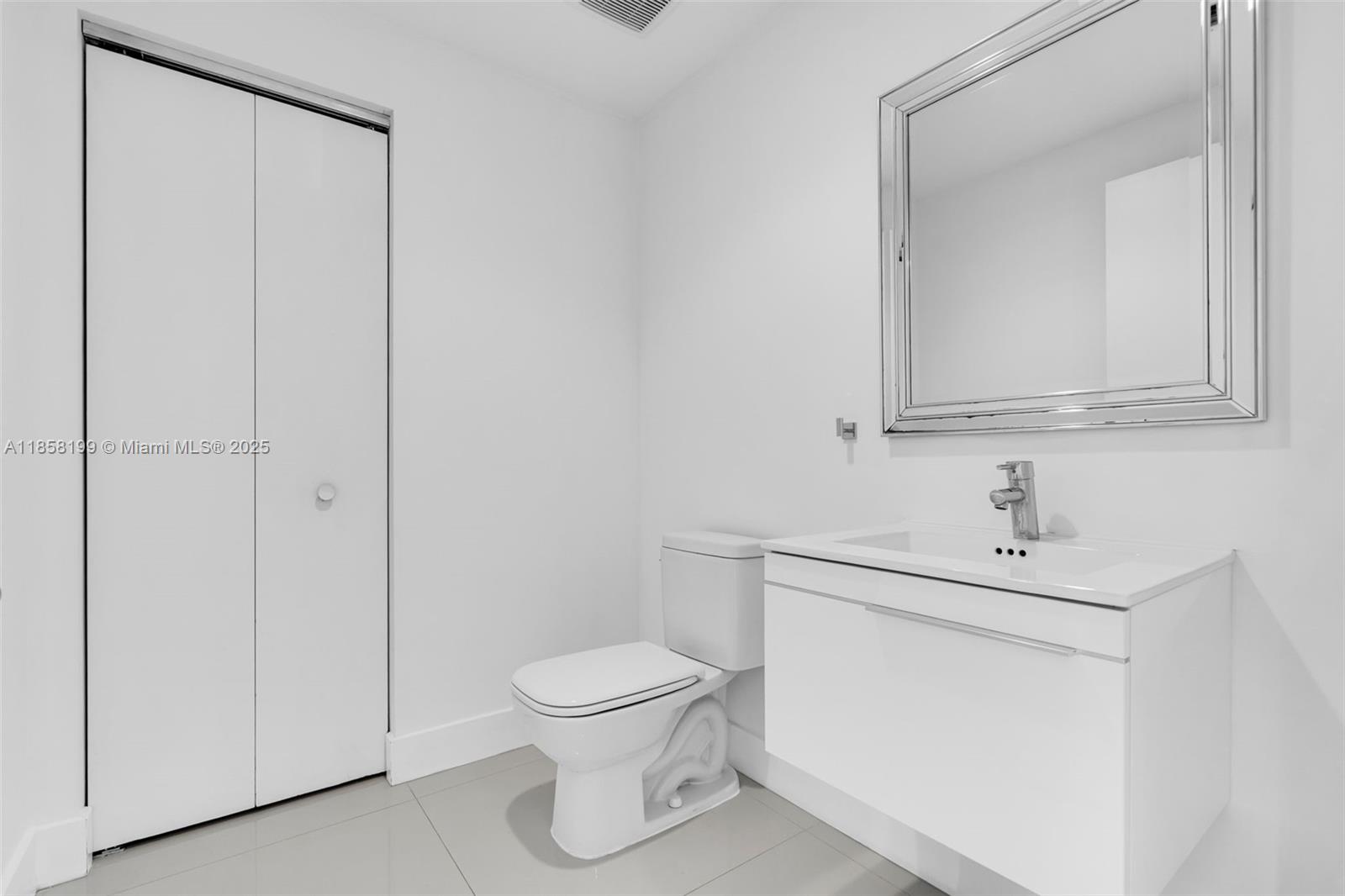 17111 BISCAYNE BL Unit: 506-S