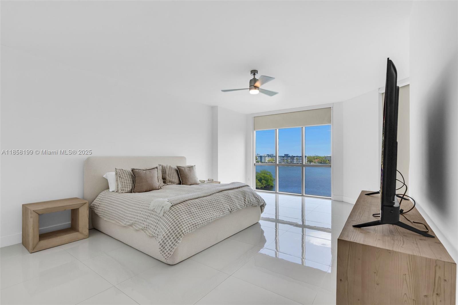 17111 BISCAYNE BL Unit: 506-S