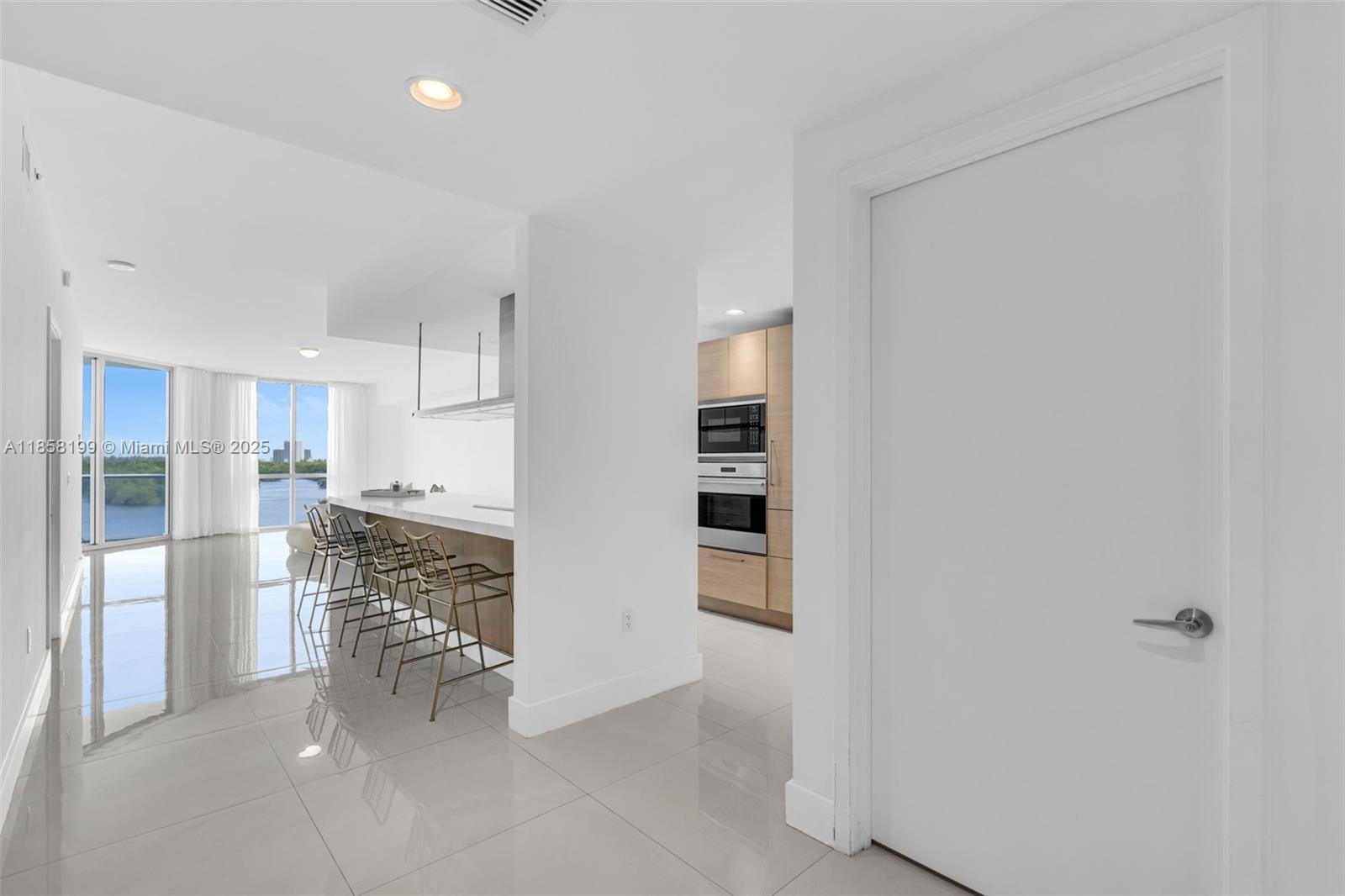 17111 BISCAYNE BL Unit: 506-S