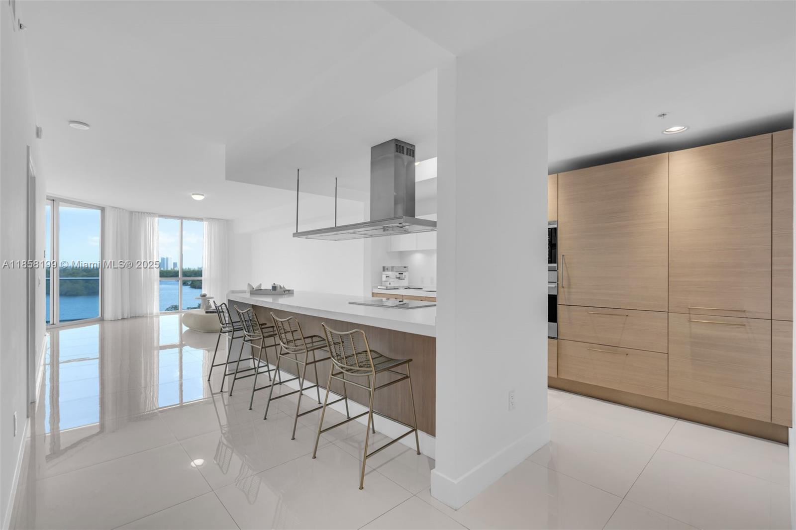 17111 BISCAYNE BL Unit: 506-S