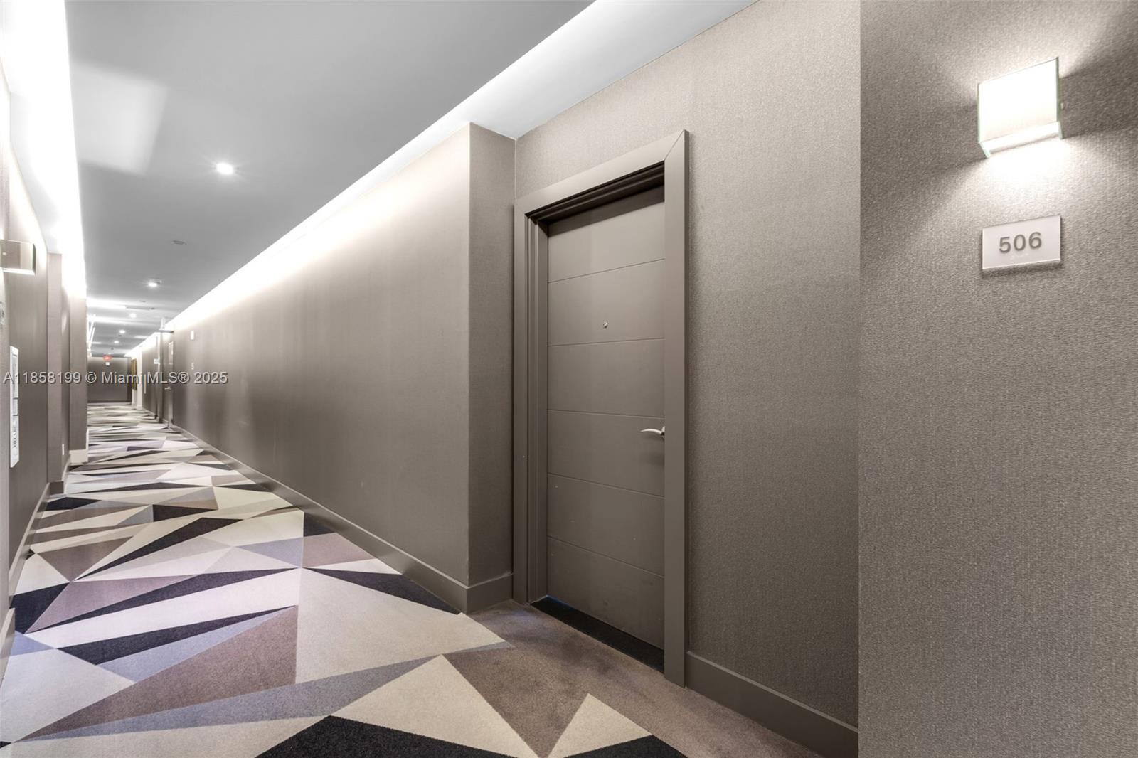 17111 BISCAYNE BL Unit: 506-S