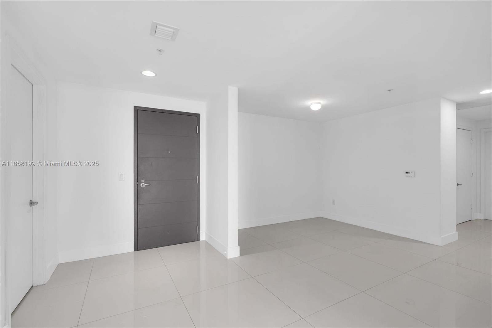 17111 BISCAYNE BL Unit: 506-S