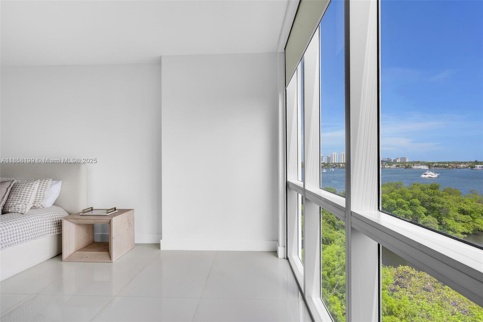 17111 BISCAYNE BL Unit: 506-S