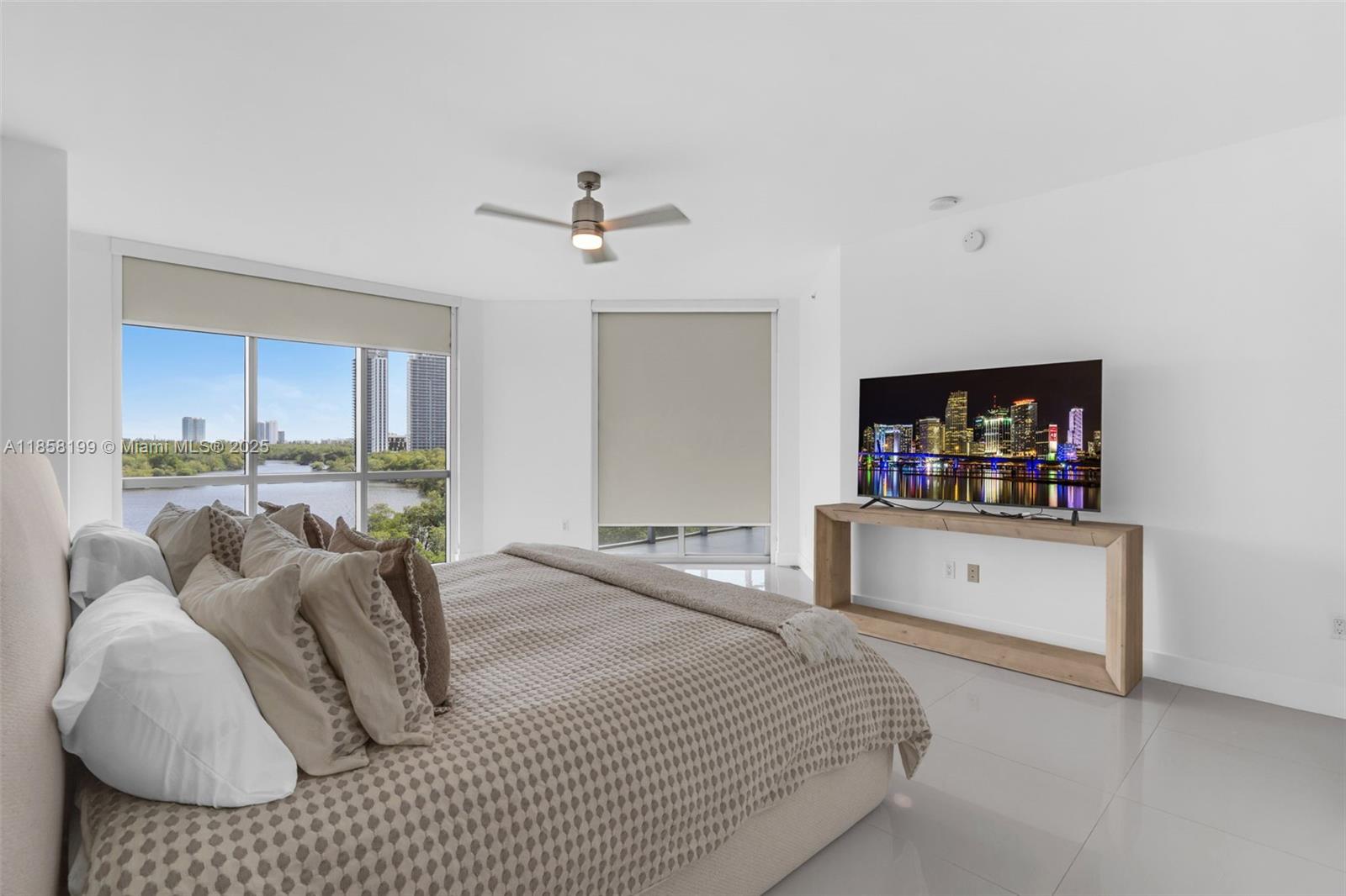 17111 BISCAYNE BL Unit: 506-S