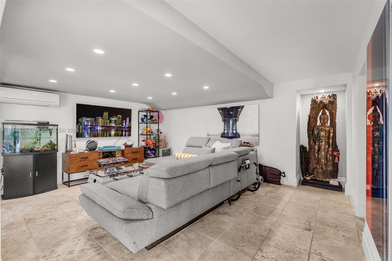285 W Enid Dr