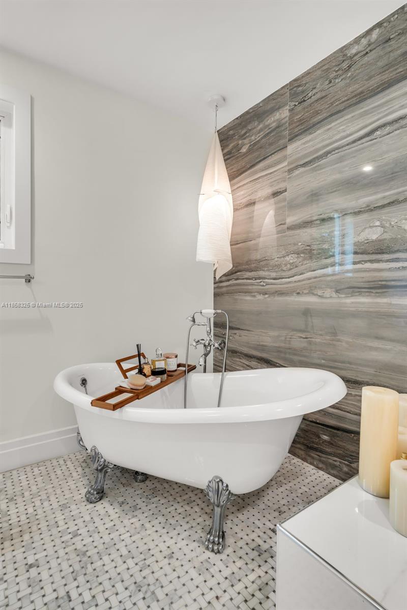 285 W Enid Dr