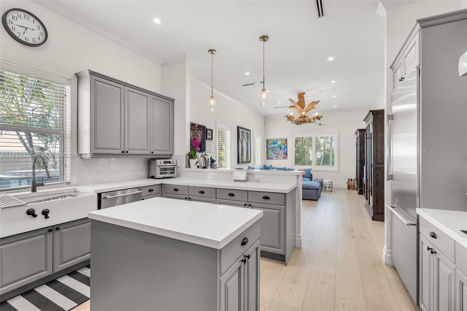 285 W Enid Dr