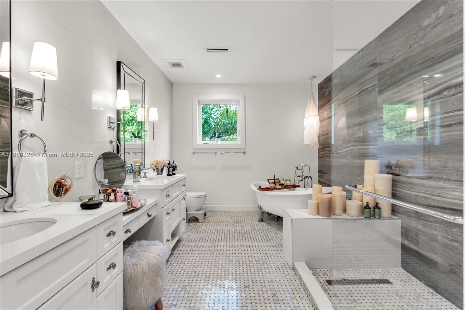 285 W Enid Dr