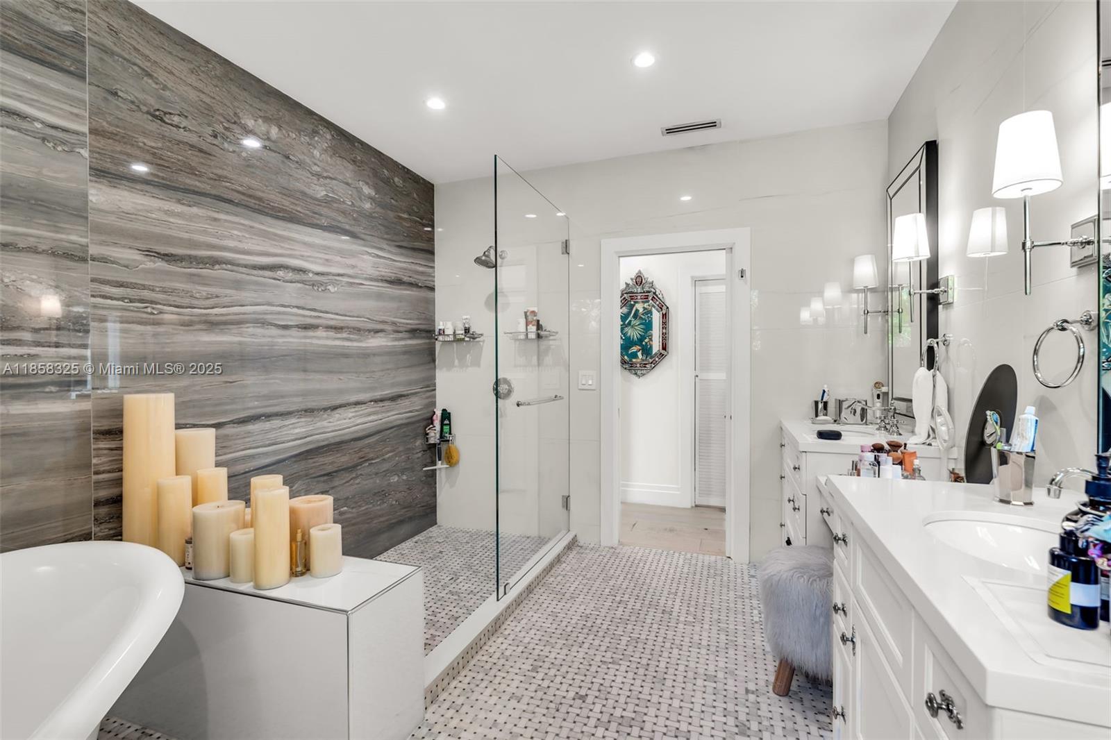 285 W Enid Dr