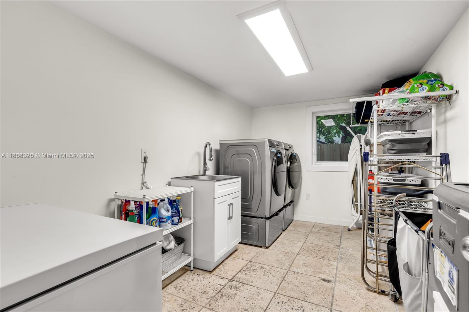 285 W Enid Dr