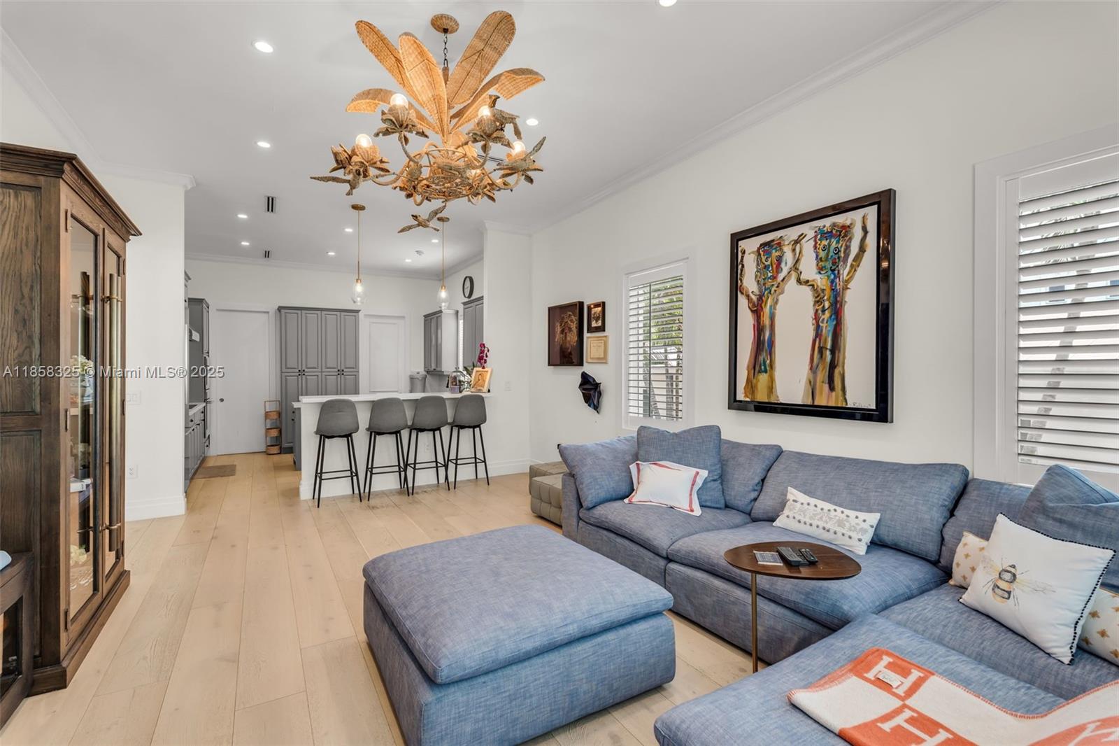 285 W Enid Dr