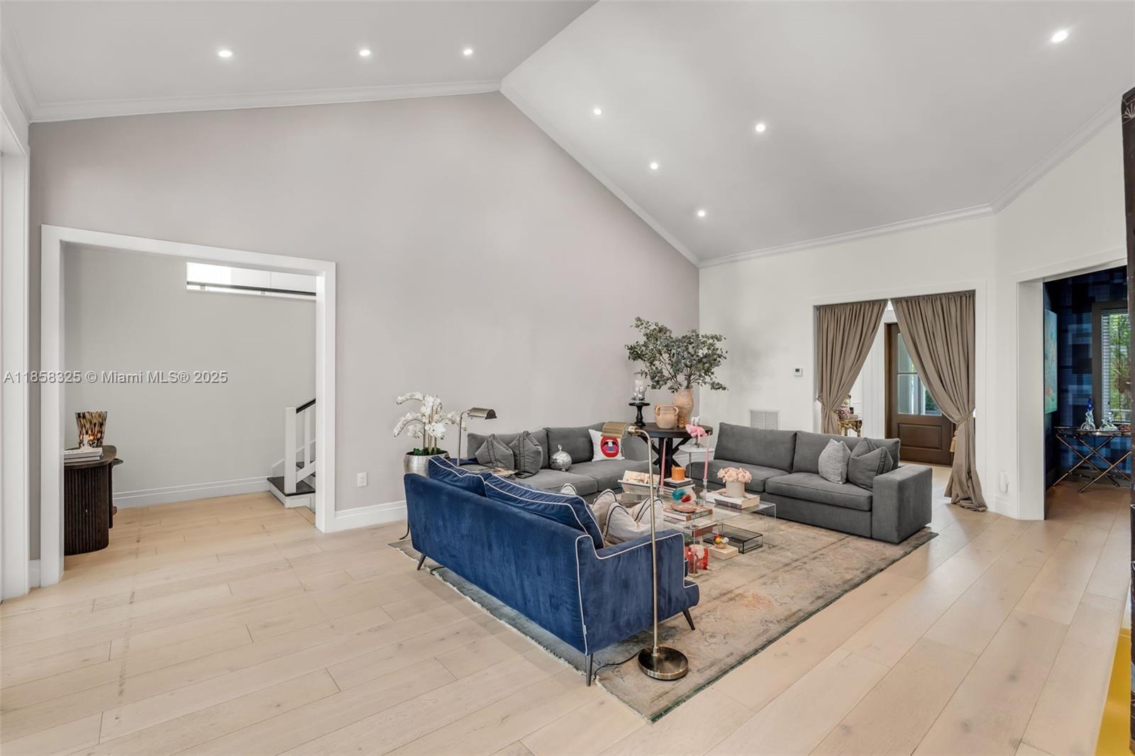 285 W Enid Dr