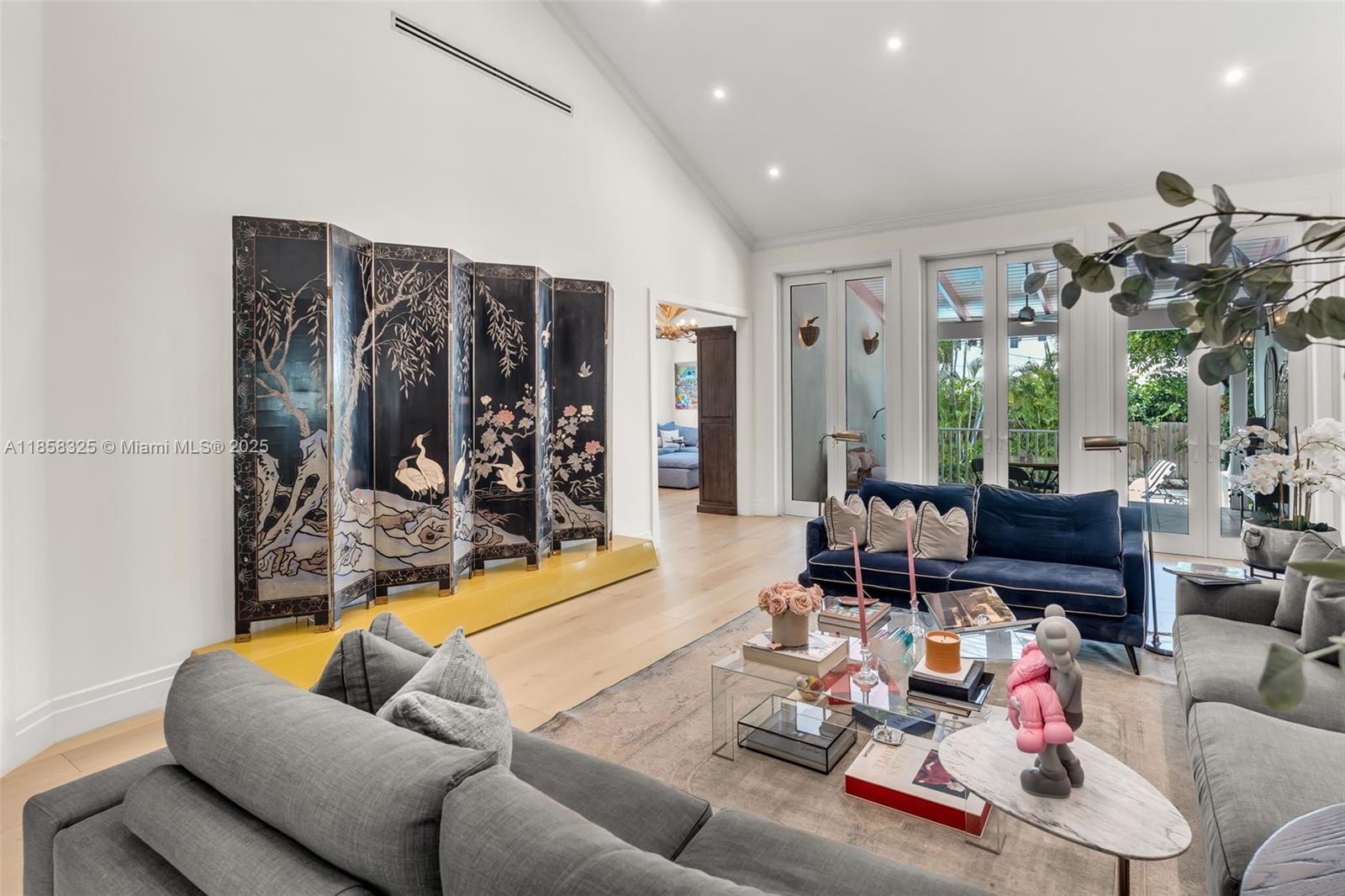 285 W Enid Dr