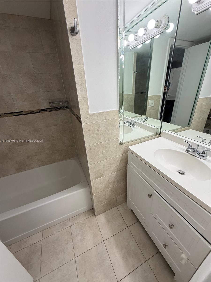 9231 SW 87th Ave # C9