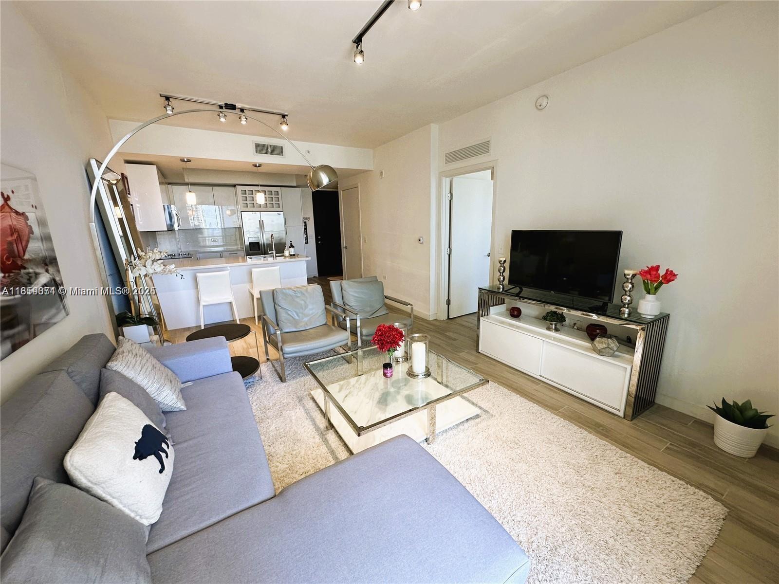 999 SW 1st Ave # 2910