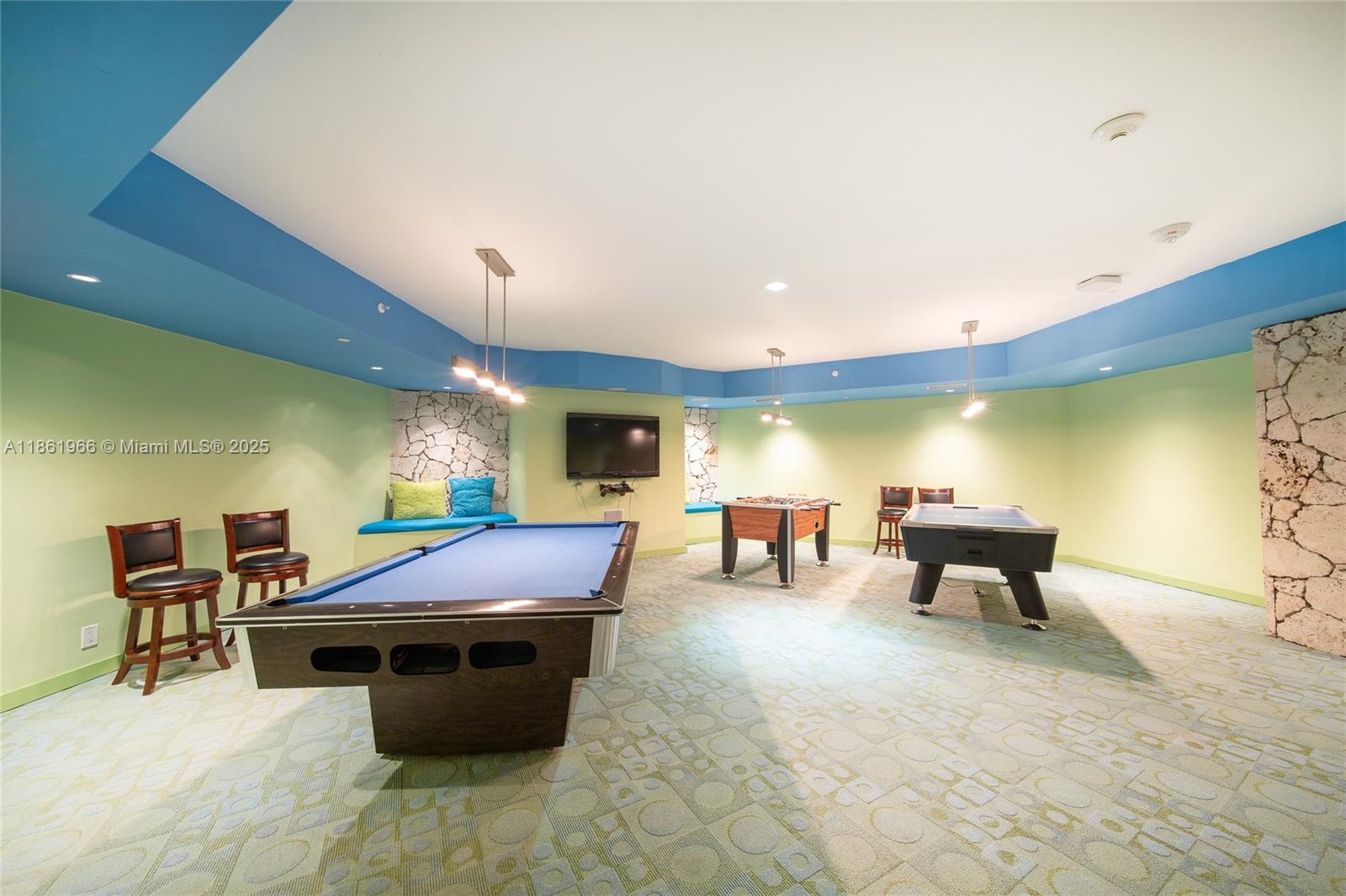 1121 Crandon Blvd # D703