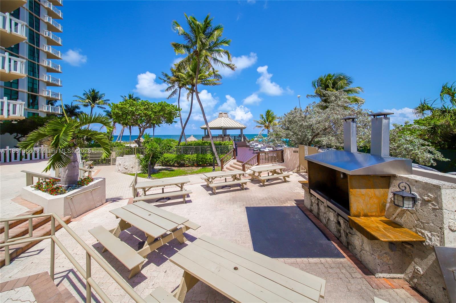 1121 Crandon Blvd # D703