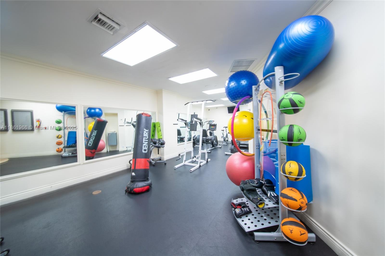 1121 Crandon Blvd # D703