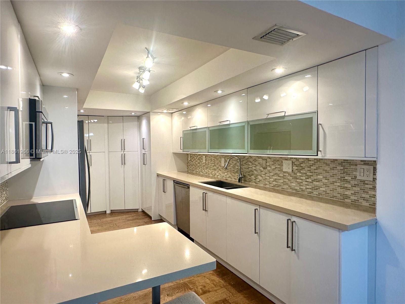 1121 Crandon Blvd # D703