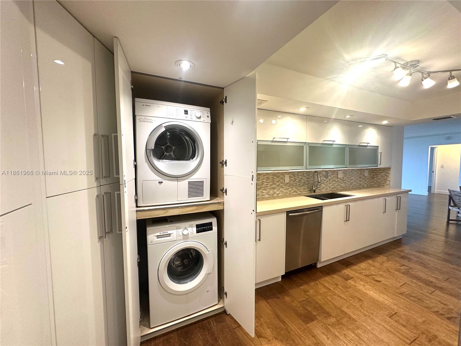 1121 Crandon Blvd # D703