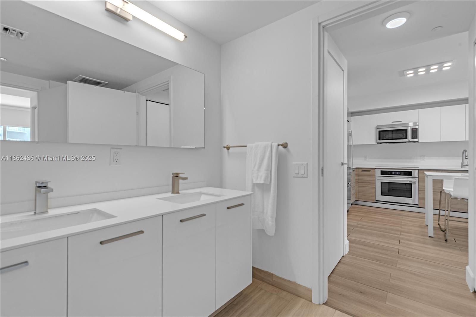 1300 Brickell Bay Dr # 903