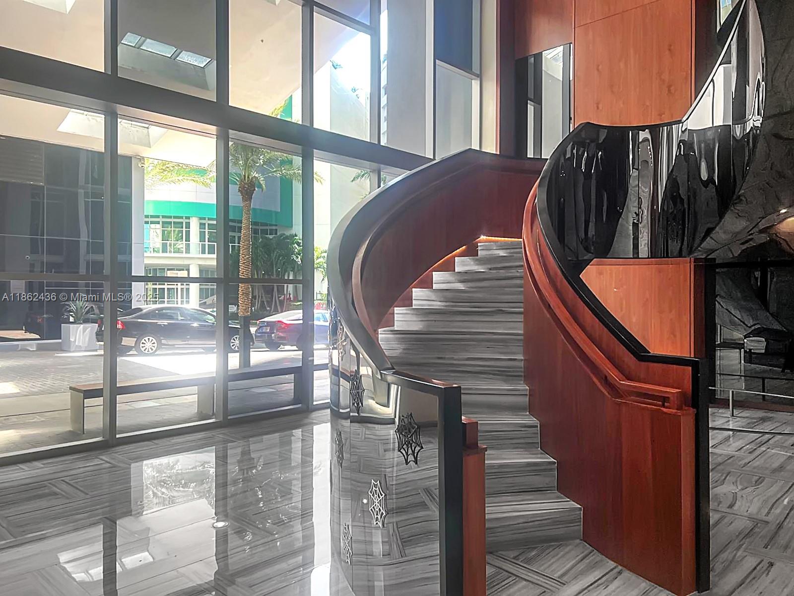 1300 Brickell Bay Dr # 903