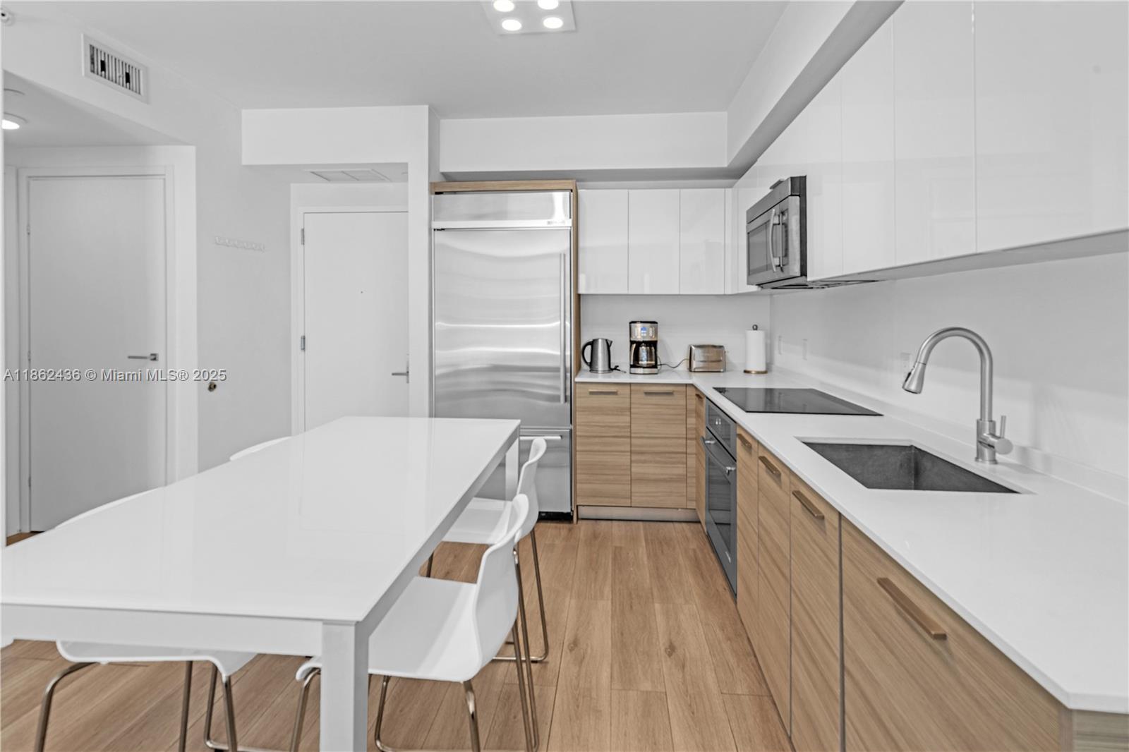 1300 Brickell Bay Dr # 903