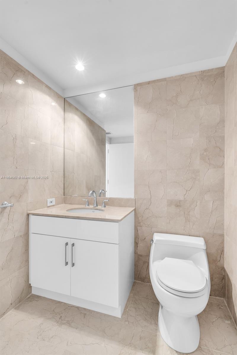 808 Brickell Key Dr # 3205