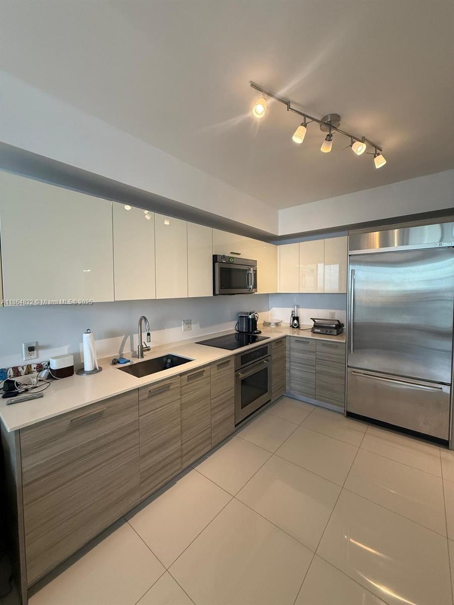 1300 Brickell Bay Dr # 2305