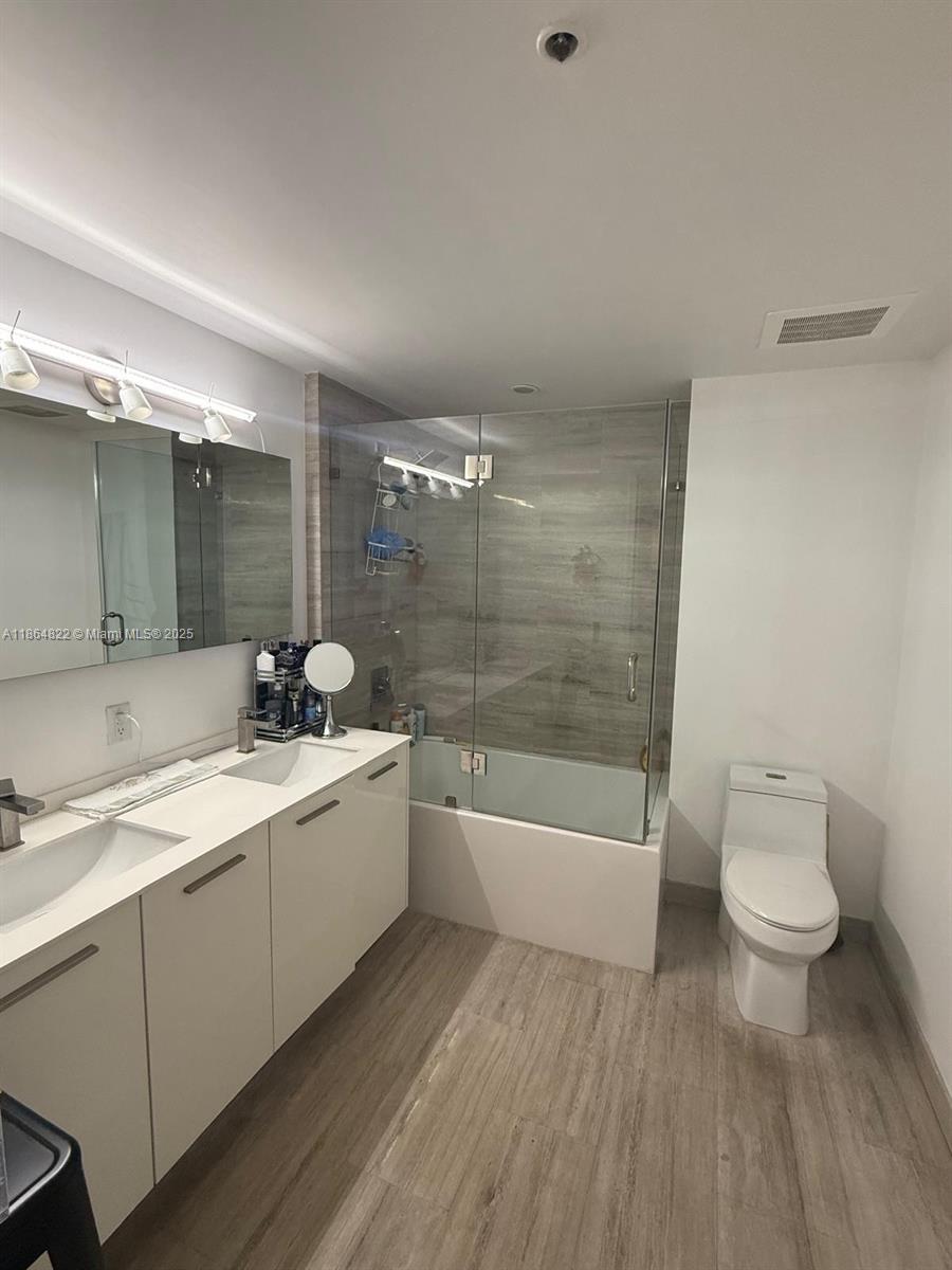 1300 Brickell Bay Dr # 2305