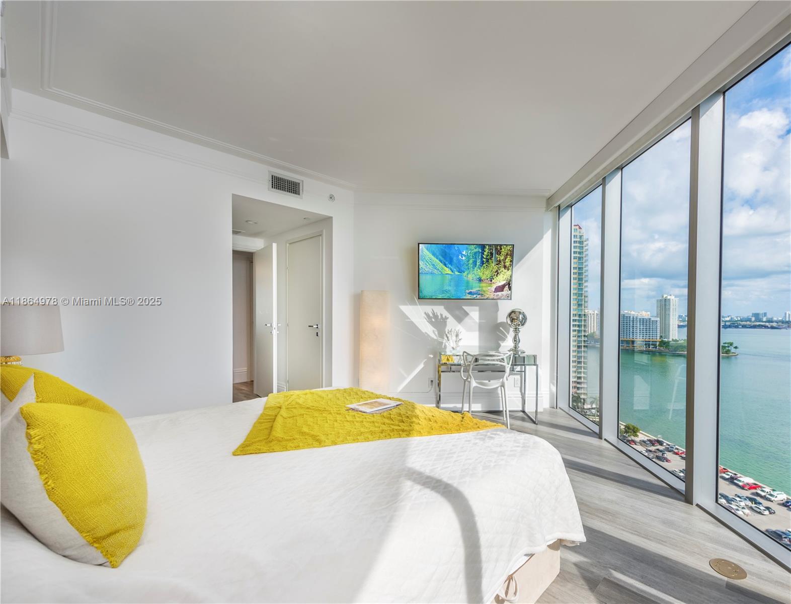 1300 Brickell Bay Dr # 1909