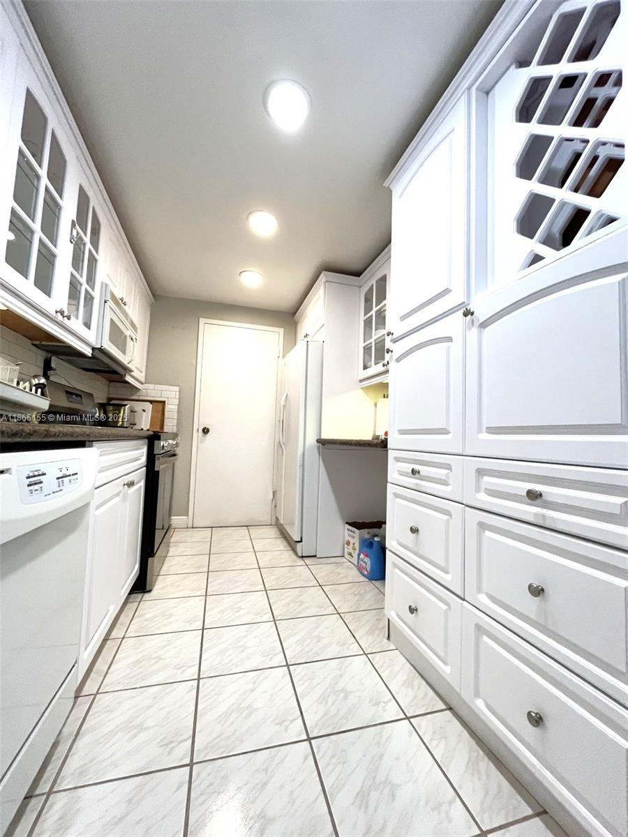 5401 Collins Ave # 1020