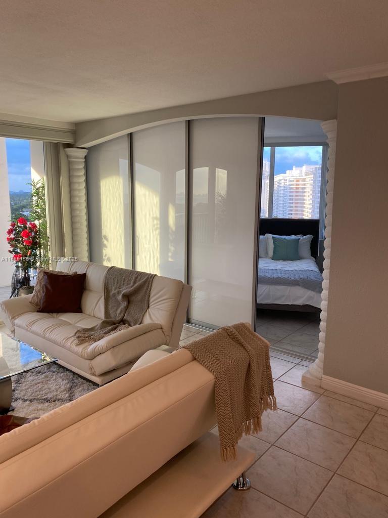 5401 Collins Ave # 1020