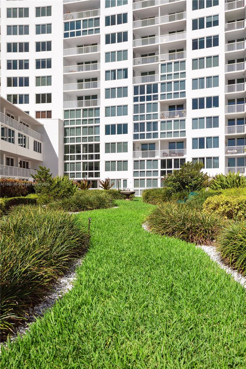 5401 Collins Ave # 1020