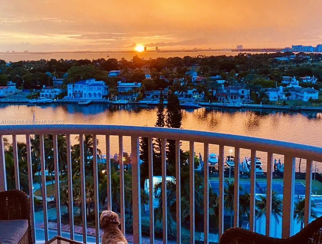 5401 Collins Ave # 1020