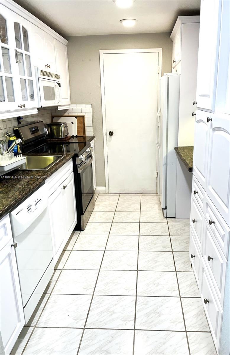 5401 Collins Ave # 1020