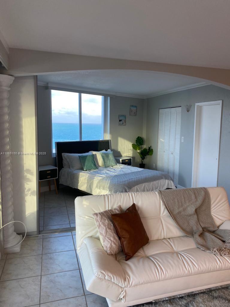 5401 Collins Ave # 1020