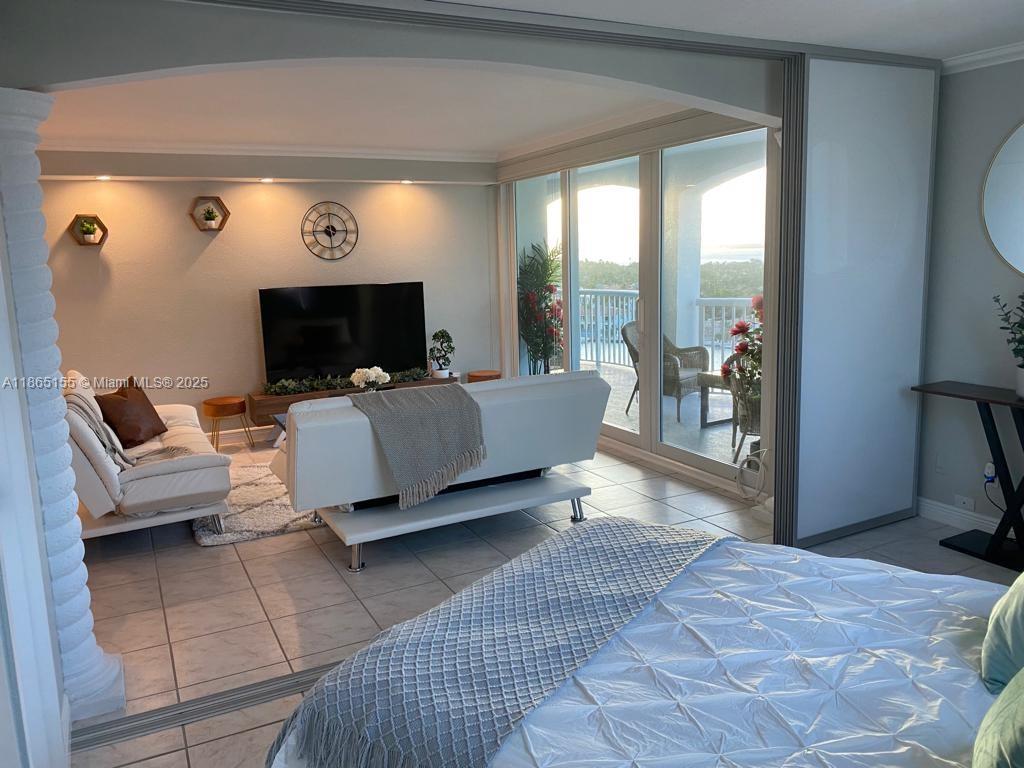 5401 Collins Ave # 1020