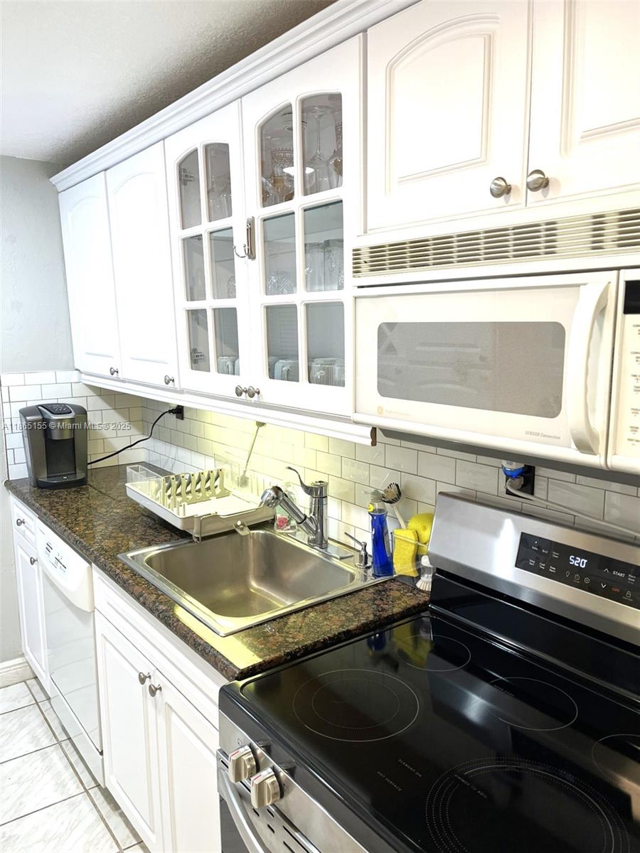 5401 Collins Ave # 1020