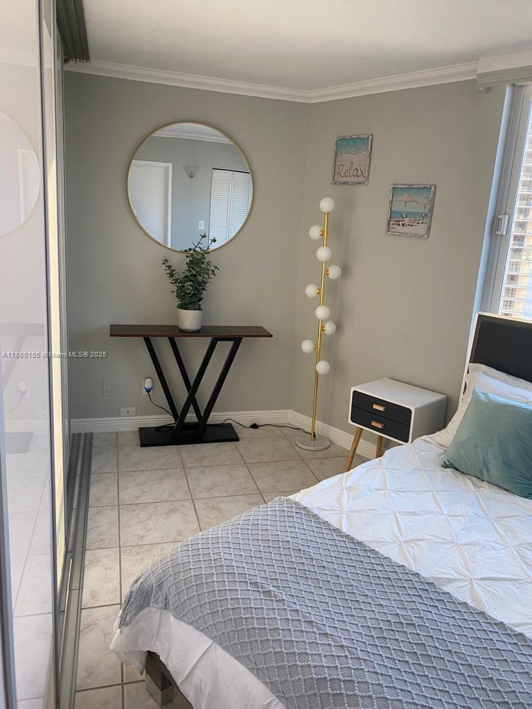 5401 Collins Ave # 1020