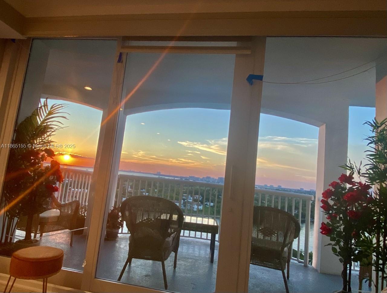 5401 Collins Ave # 1020