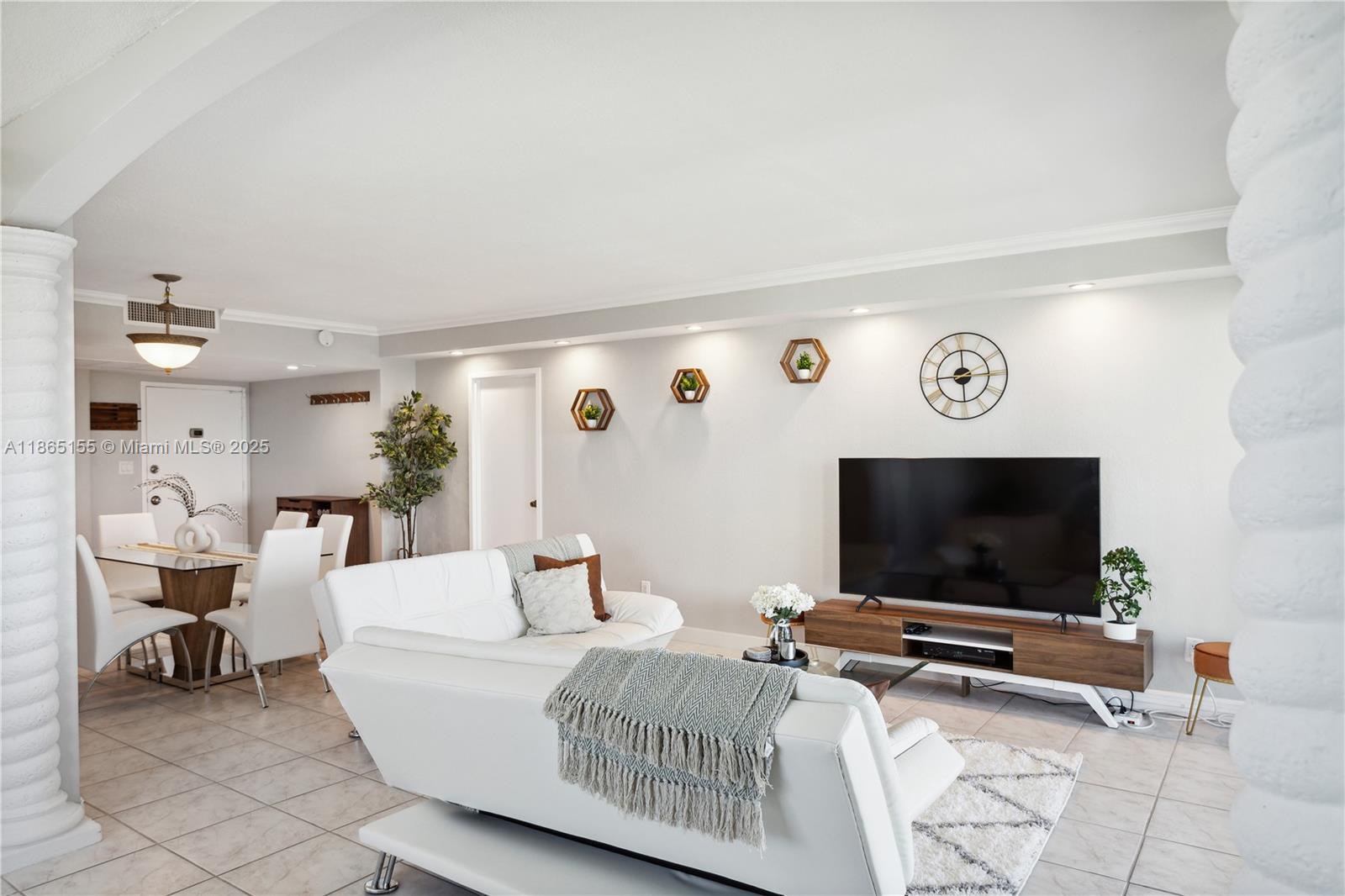 5401 Collins Ave # 1020