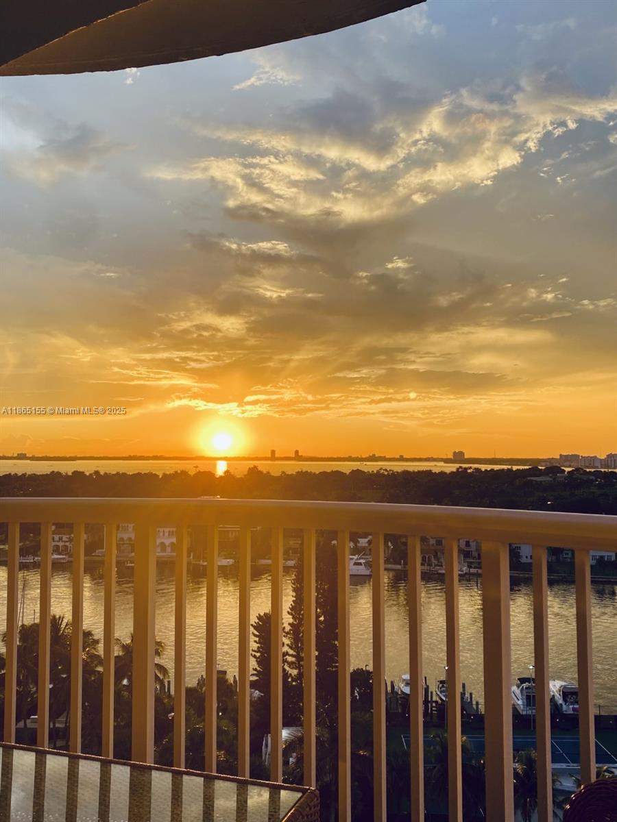 5401 Collins Ave # 1020