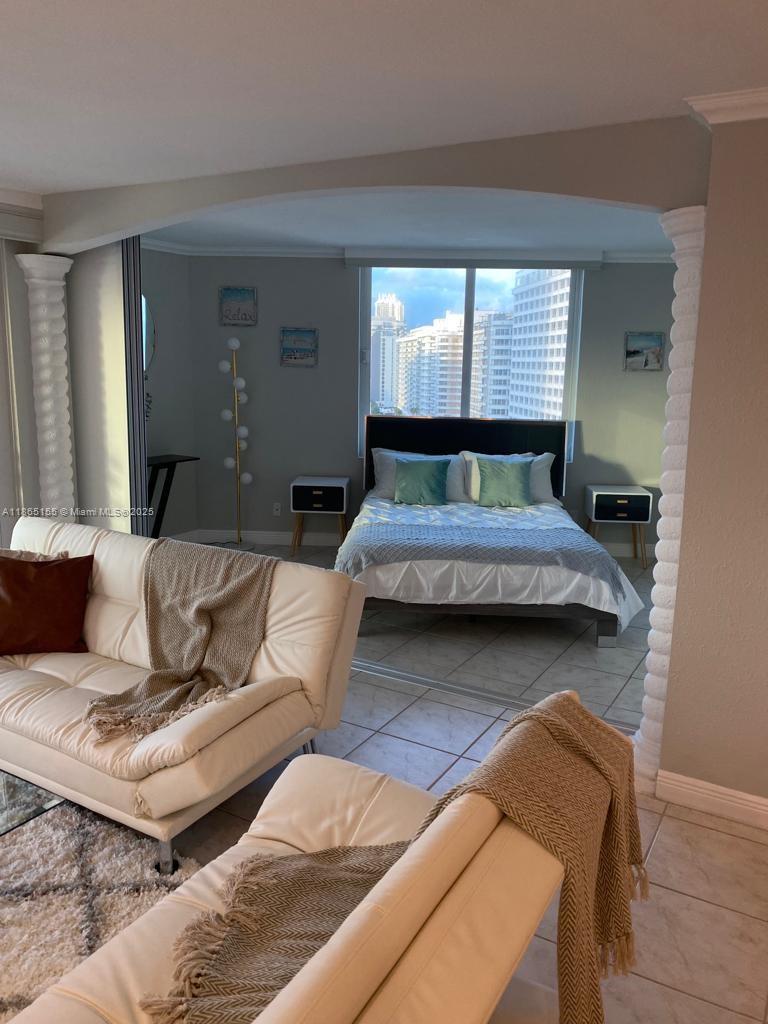 5401 Collins Ave # 1020