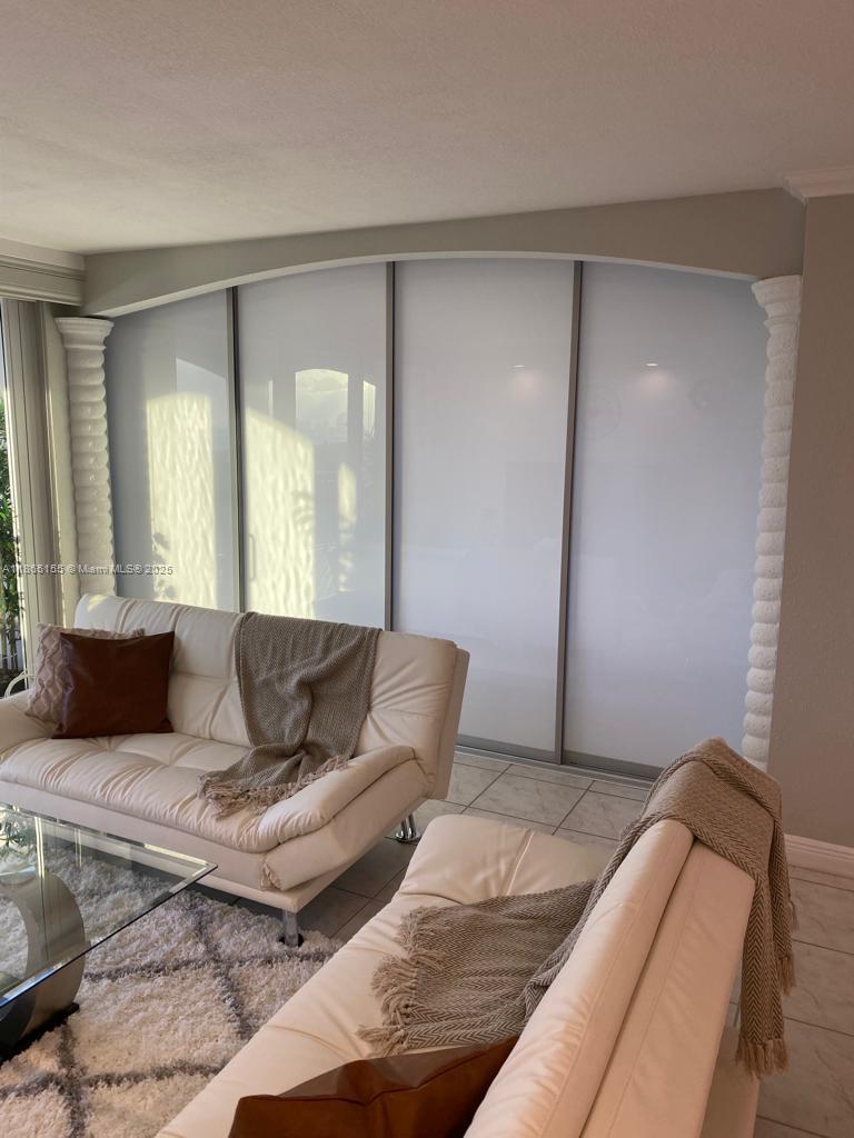 5401 Collins Ave # 1020