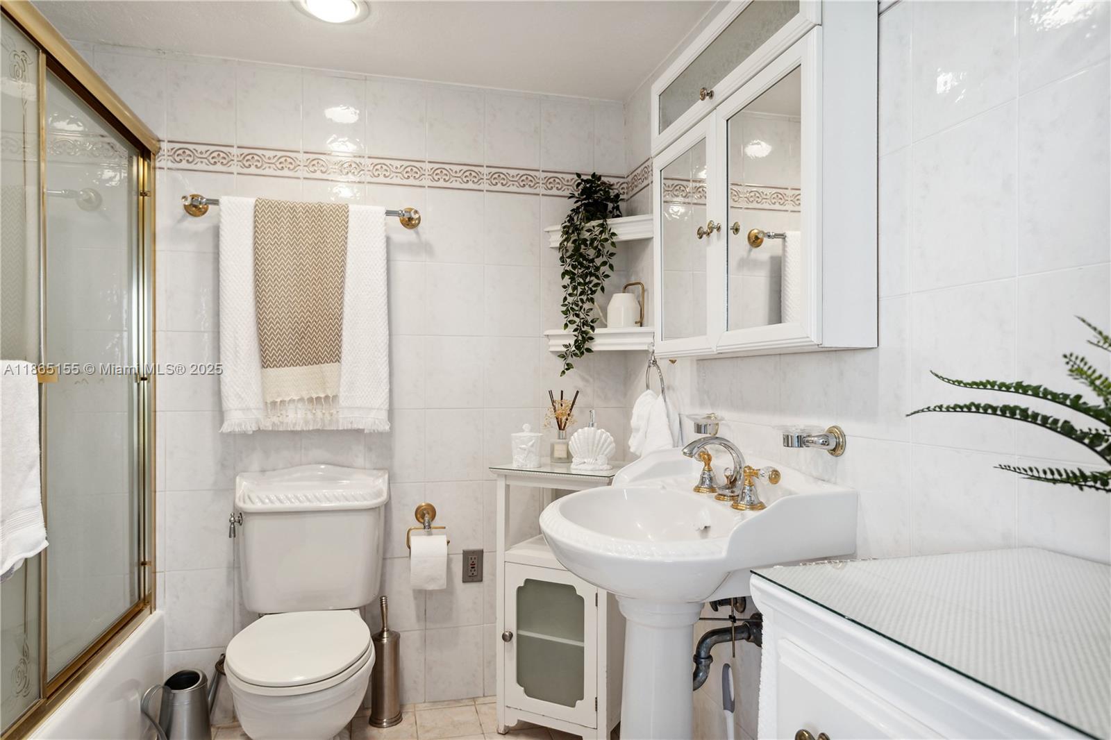 5401 Collins Ave # 1020