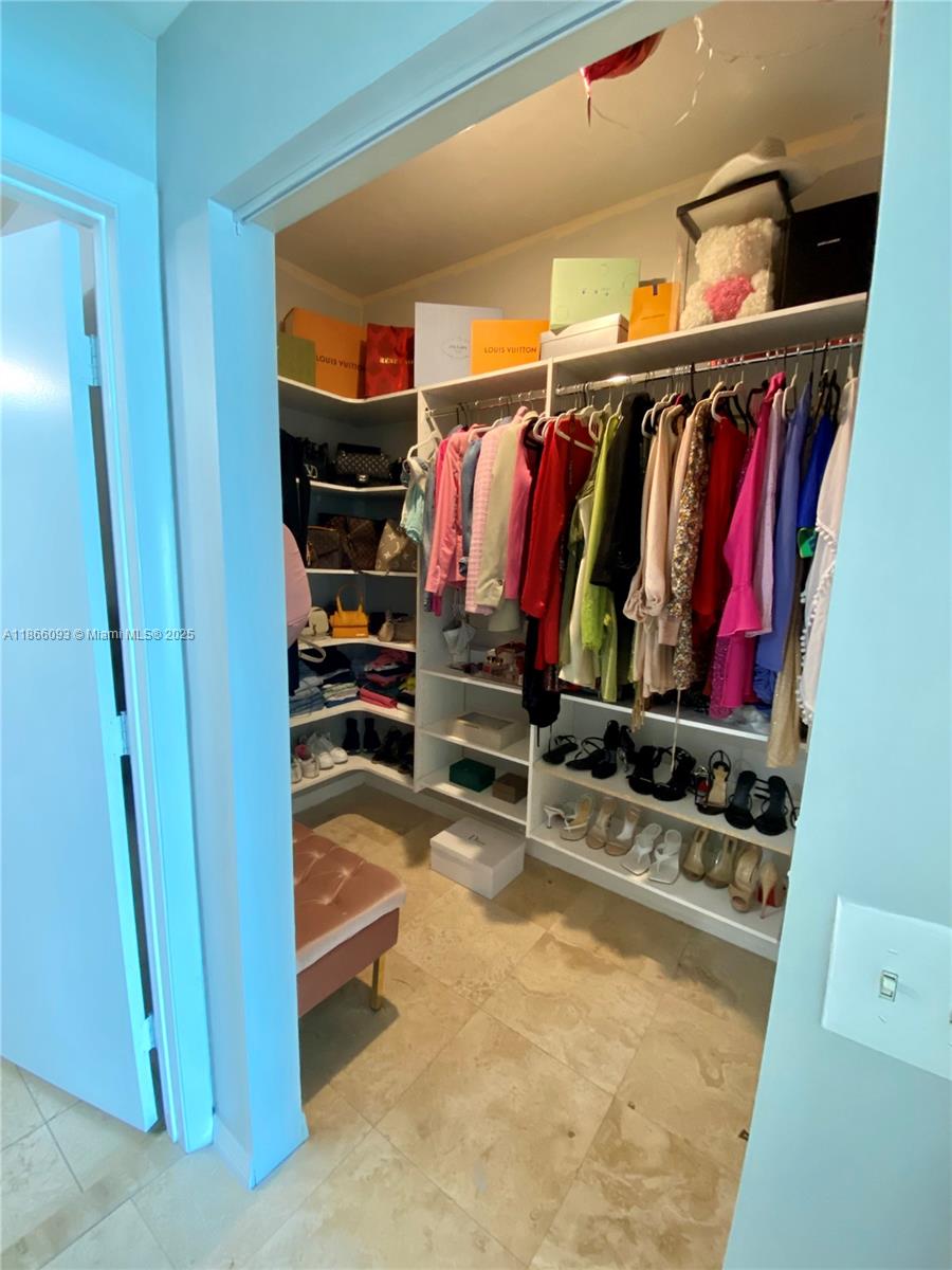 3330 NE 190th St # 1416