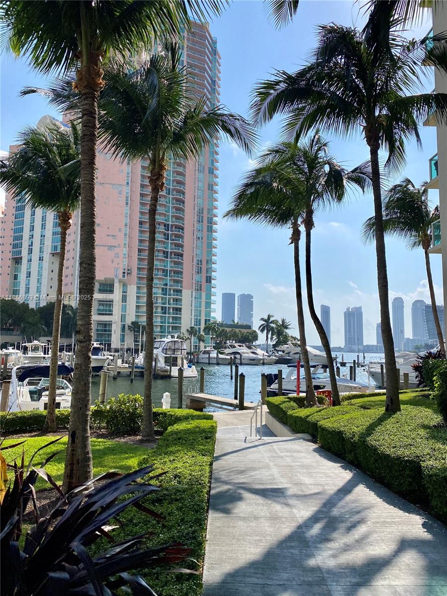 3330 NE 190th St # 1416